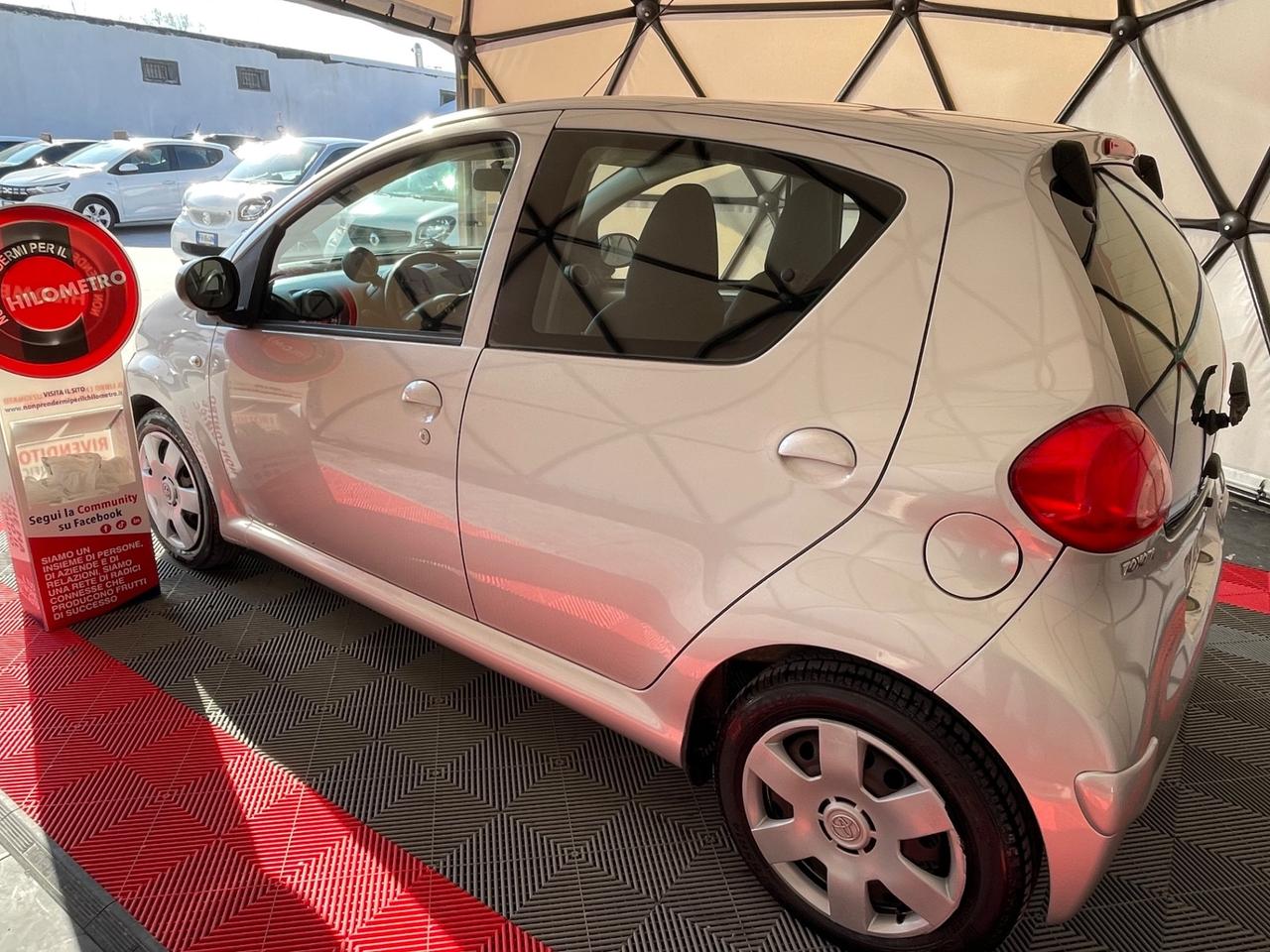 Toyota Aygo 1.0 12V VVT-i 5 porte Sol