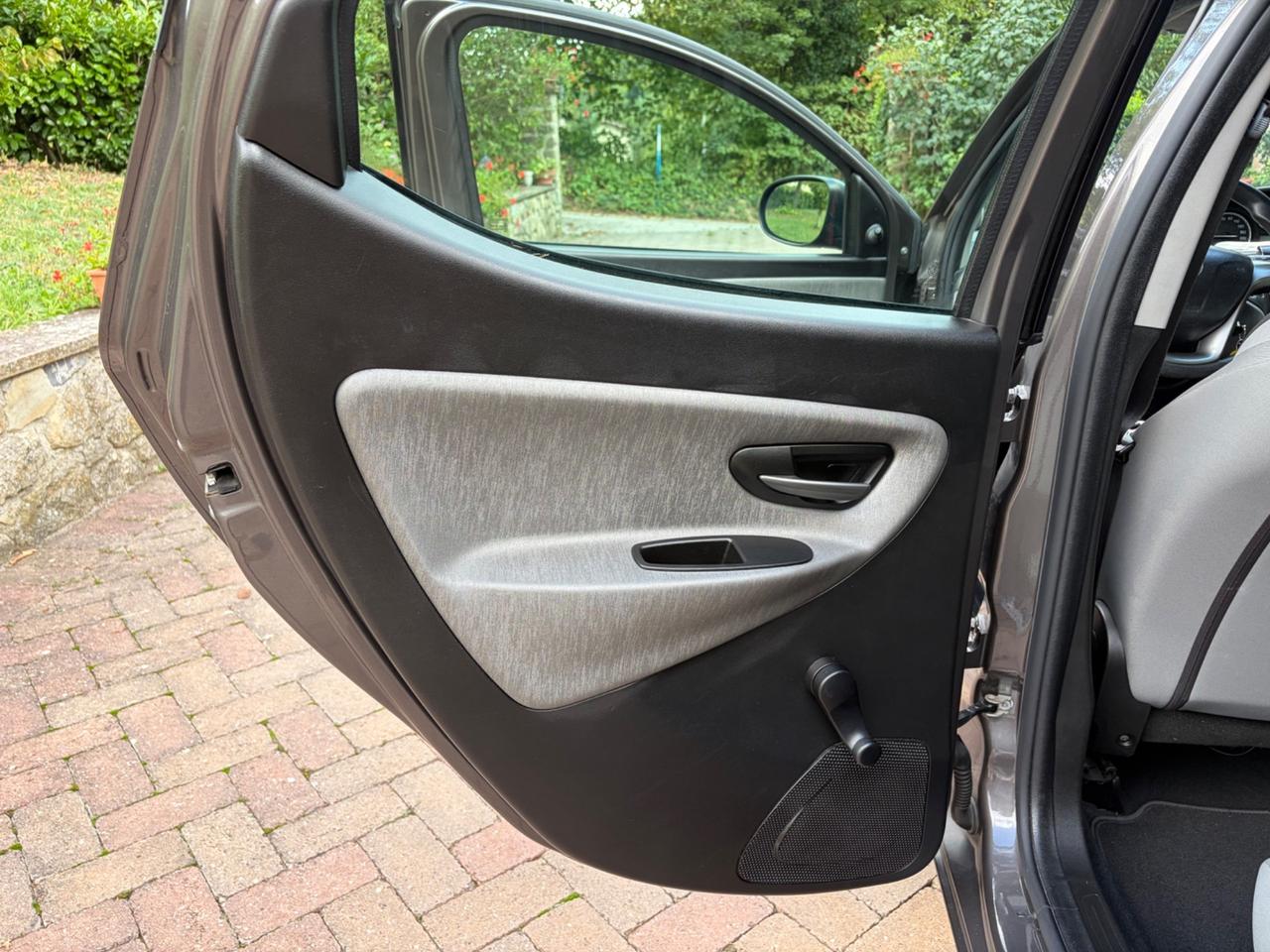 Lancia Ypsilon 1.2 69 CV 5 porte GPL Ecochic Gold