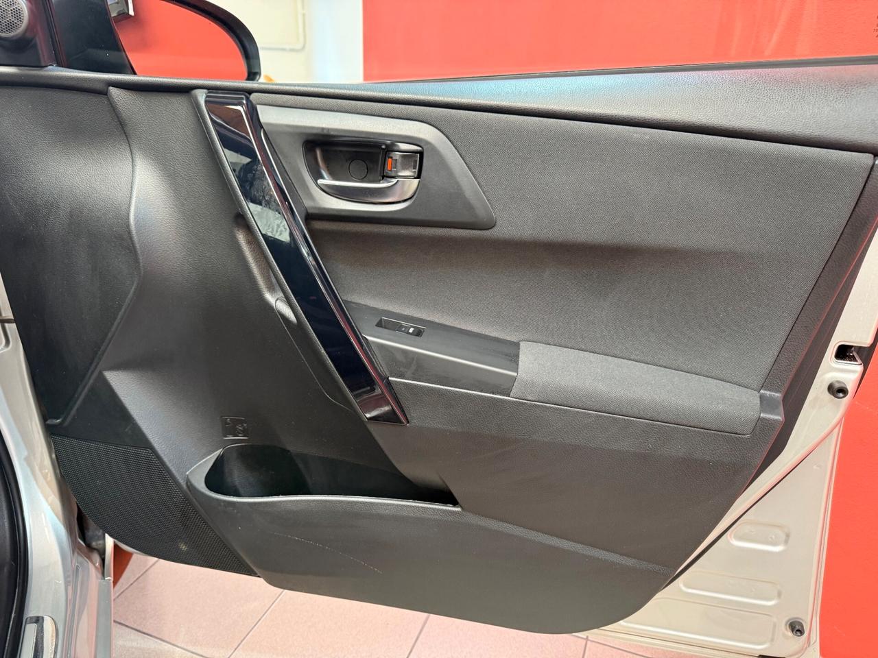 Toyota Auris 1.8 Hybrid Lounge