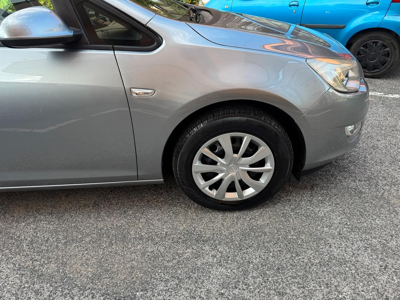 Opel Astra 1.4 100CV 5 porte