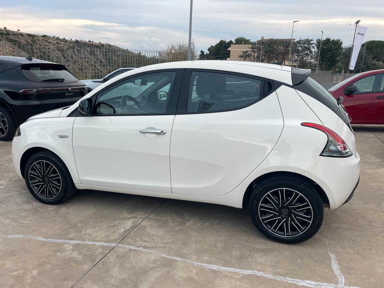 Lancia Ypsilon 1.2 69 CV 5 porte GPL Gold "Km 25.000"