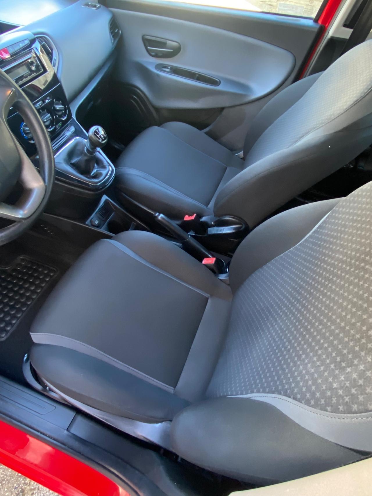 Lancia Ypsilon 1.2 69 CV 5 porte Silver