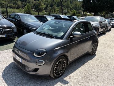 500e Cabrio 42 kWh La Prima interni in pelle apple car retrocamera