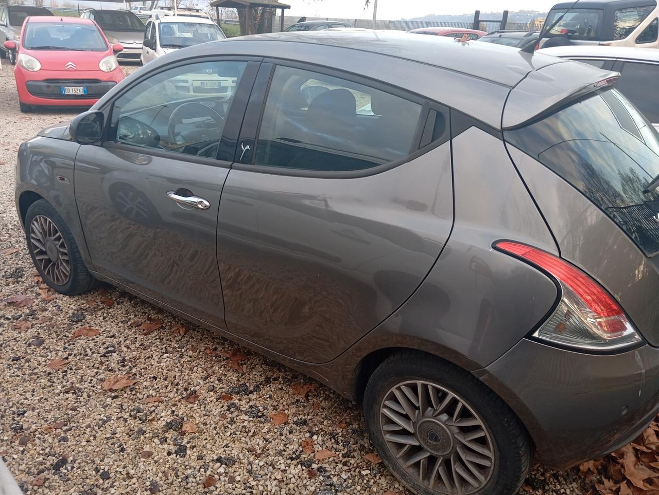 Lancia Ypsilon 1.2 69 CV Unyca