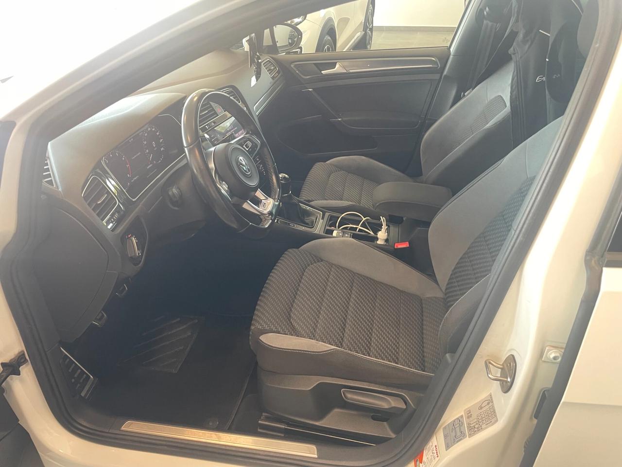 Volkswagen Golf 1.5 TSI 5p. R-Line