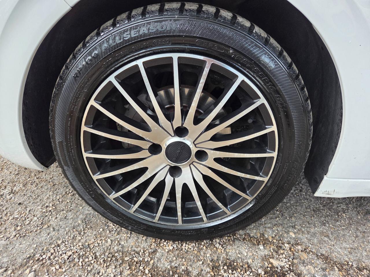 Peugeot 208 1.4 HDi 5 porte Allure