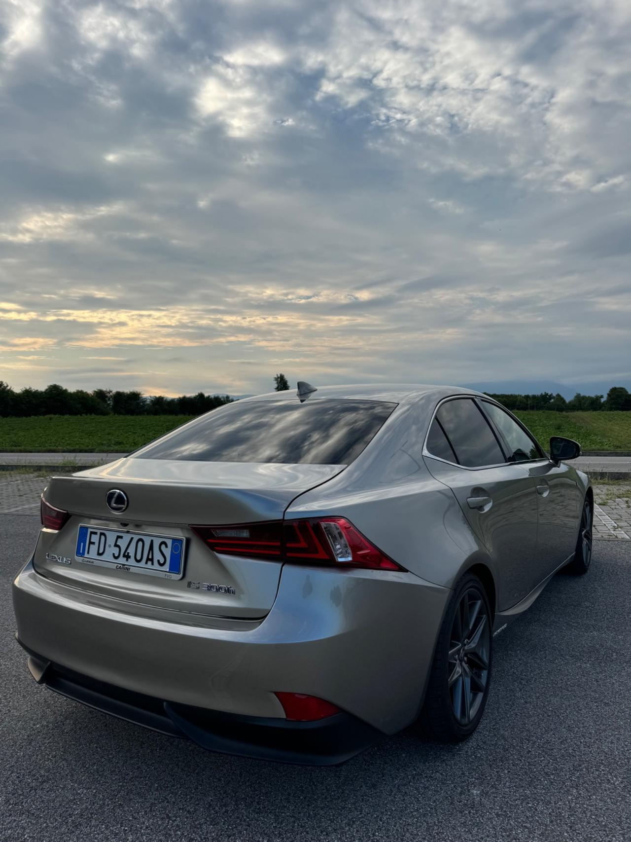 Lexus IS 300 Hybrid FSport