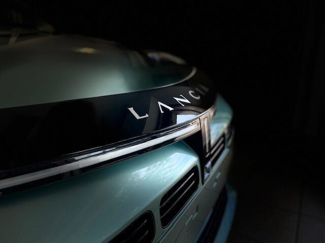 Lancia Ypsilon Hybrid e-DCT LX