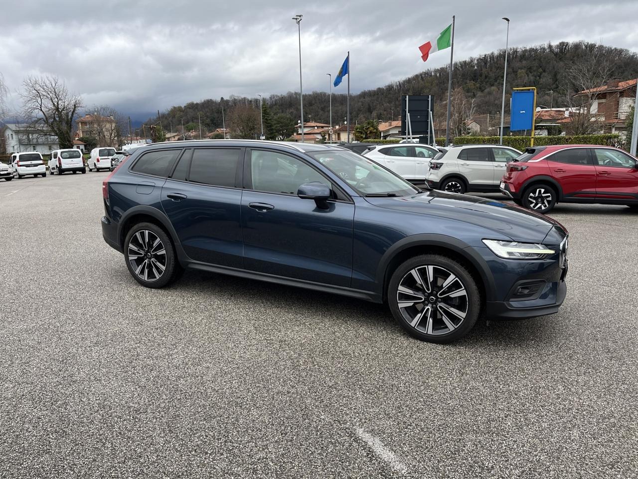 VOLVO V 60 CROSS COUNTRY PRO 2.0 D 4 4WD AUTOMAT.