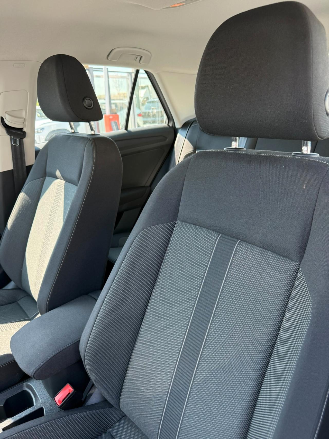 Volkswagen T-Roc 2.0 TDI SCR Life 02/2025