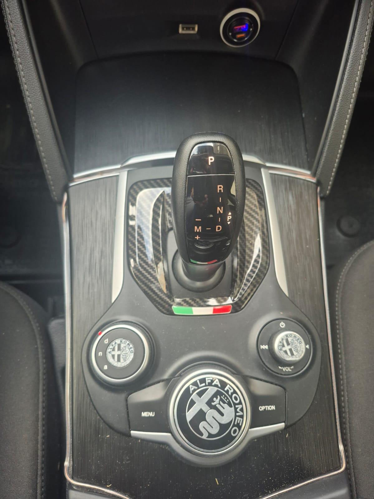 Alfa Romeo Stelvio 2.2 Turbodiesel 180 CV AT8 RWD Business