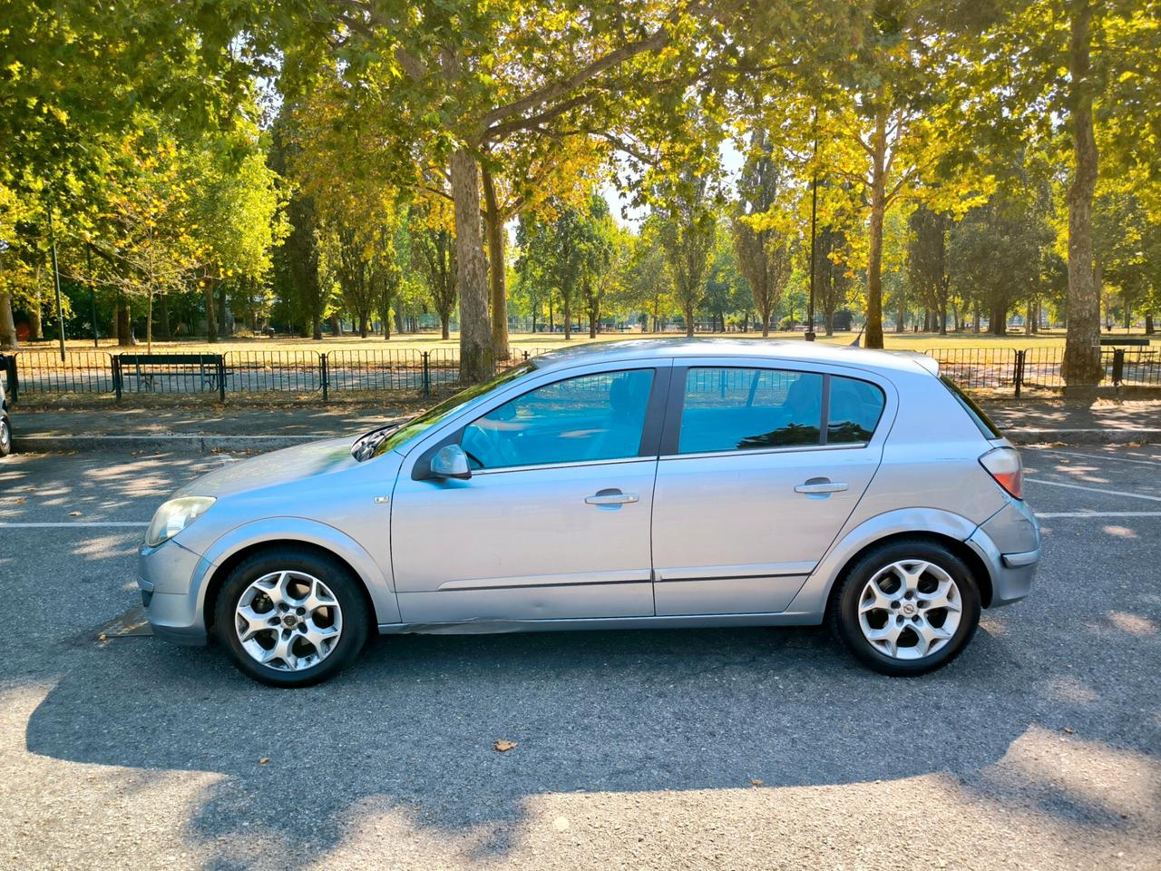Opel Astra 1.6 16V Twinport 5 porte Cosmo