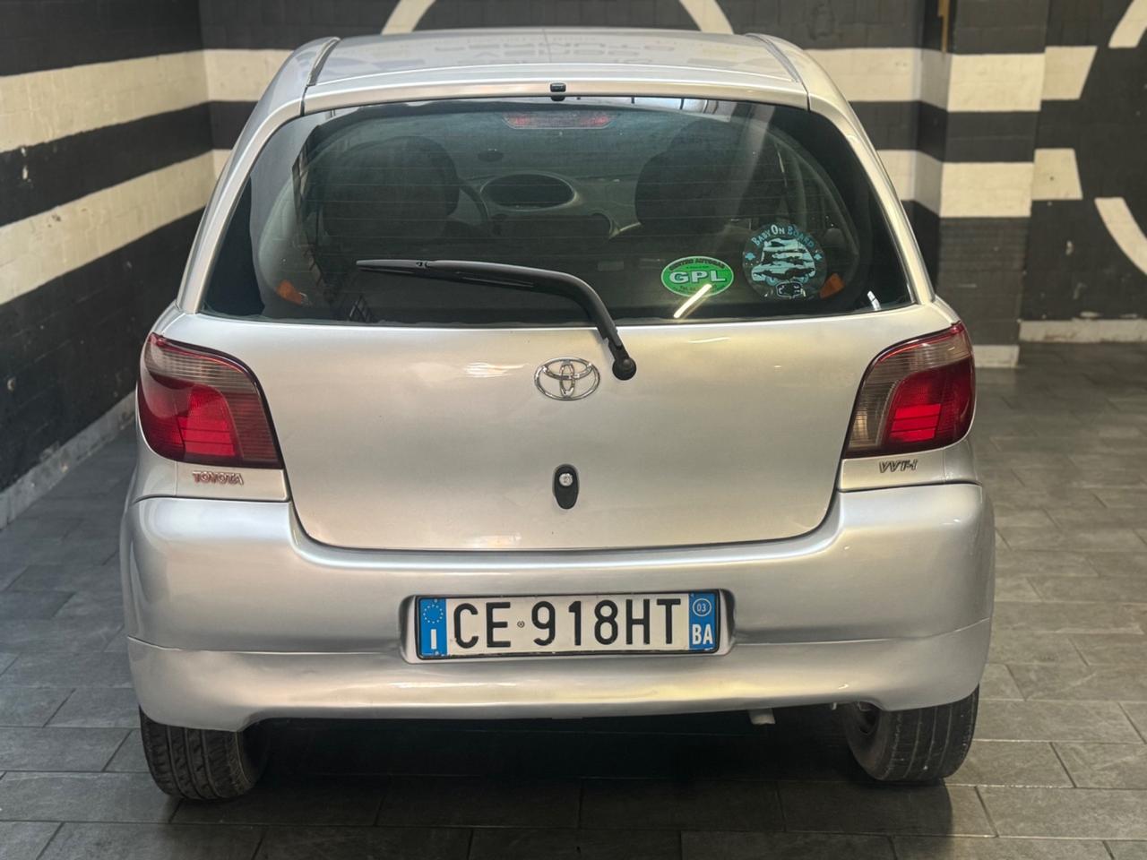 Toyota Yaris 1.3i 16V cat 5 porte Sol