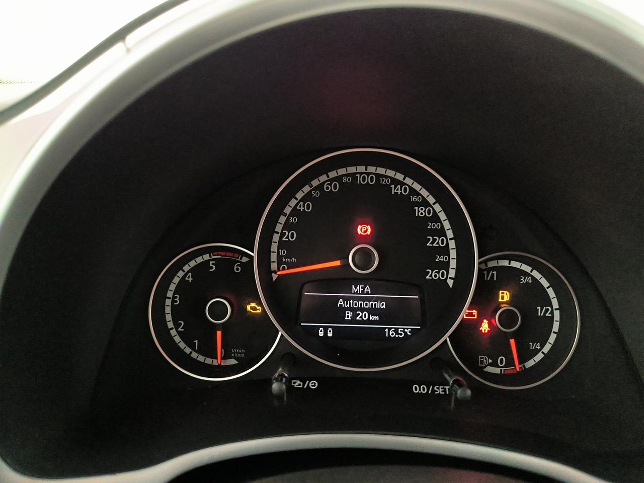 Volkswagen Maggiolino 1.6 tdi design 105cv