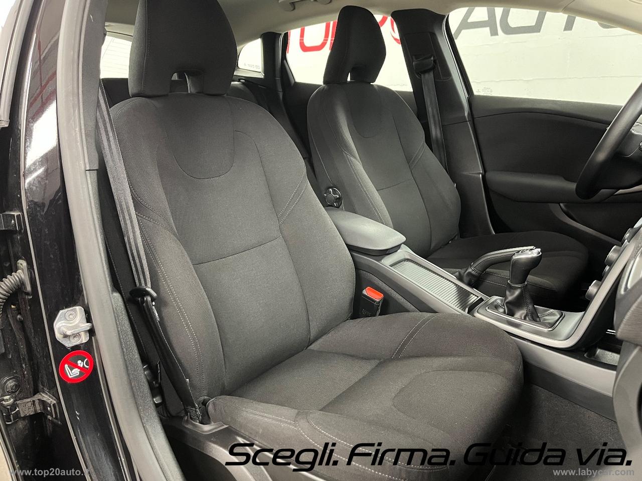 VOLVO V40 Cross Country D2 Kinetic|GANCIO TRAINO