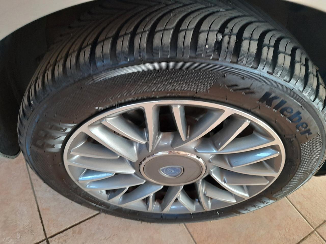 Lancia Ypsilon 1.2 69 CV 5 porte S&S Platinum