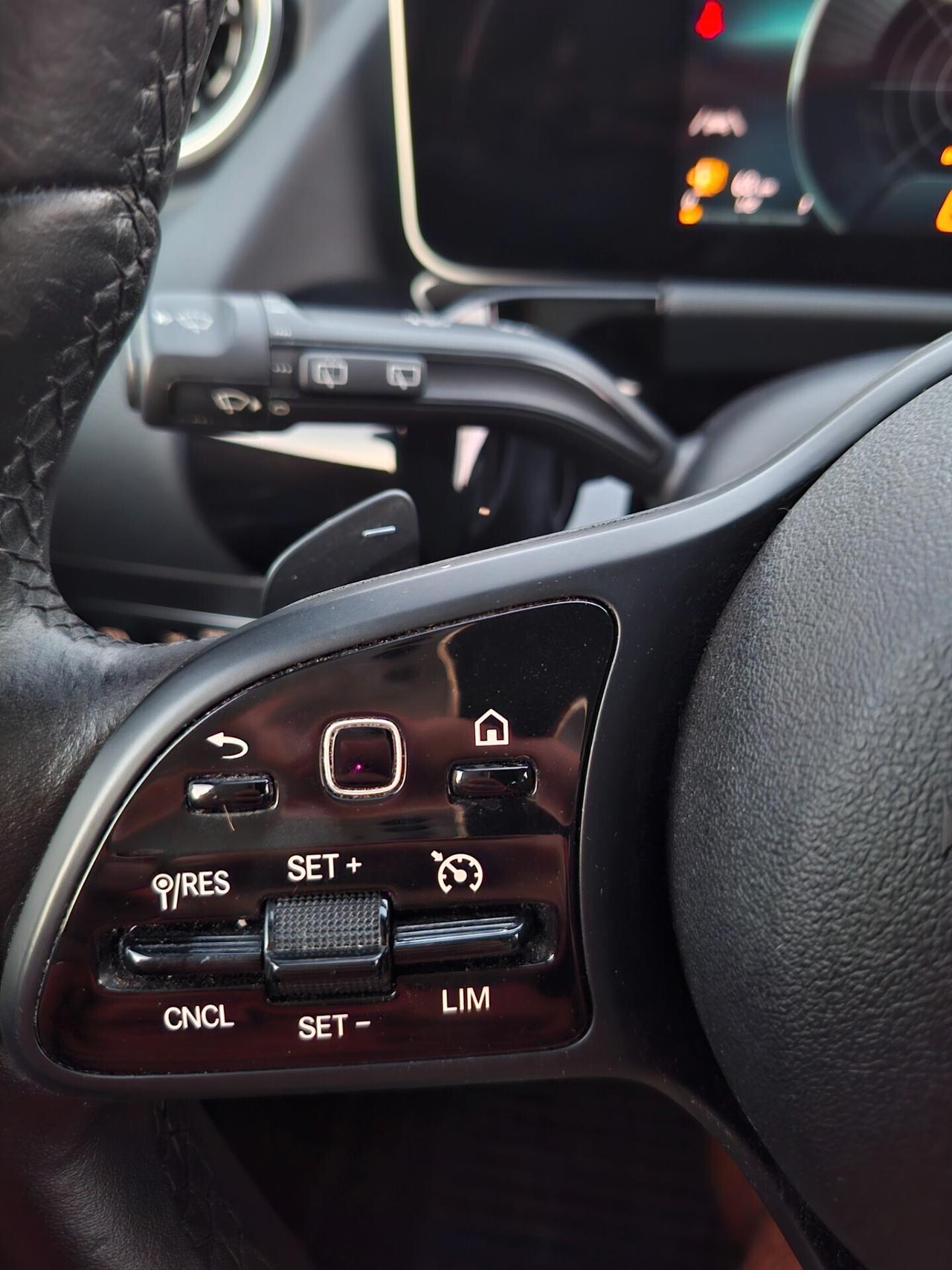 Mercedes B 180 d 115cv AUTOM. *NAVY-VIRTUAL- LED*