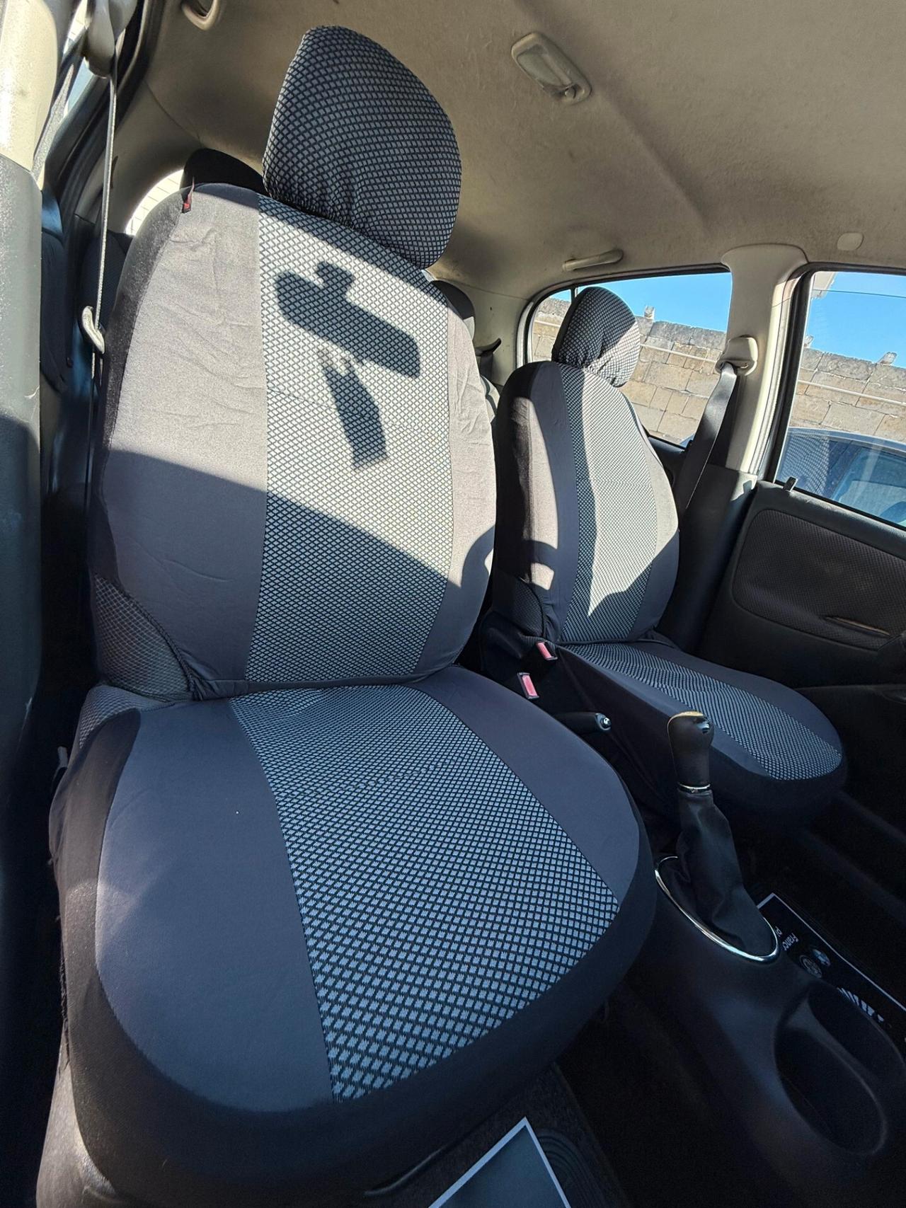 Toyota Yaris 1.0i 16V cat 5 porte Sol