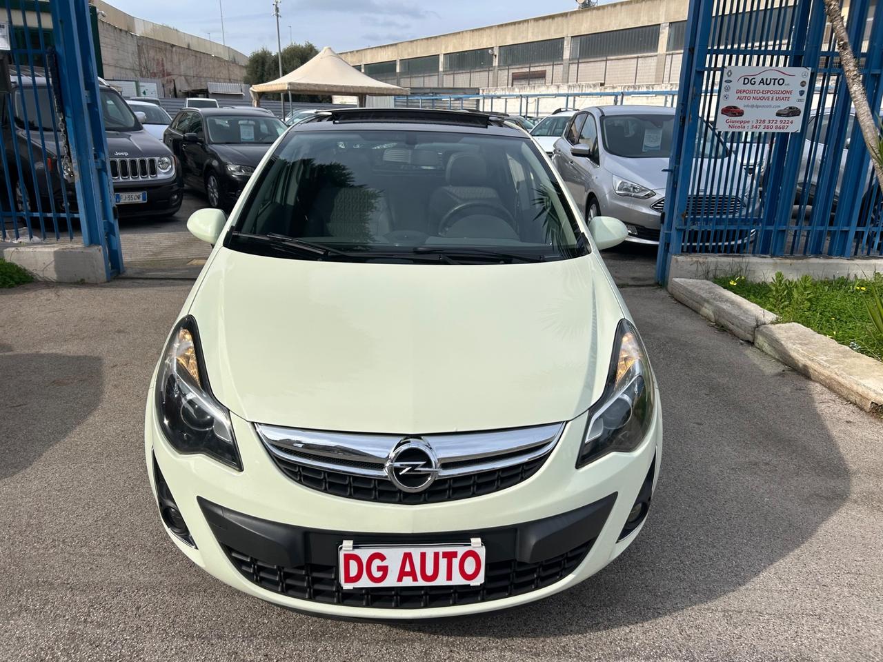 Opel Corsa 1.2 benzina 85 cavalli 2011 tetto apribile