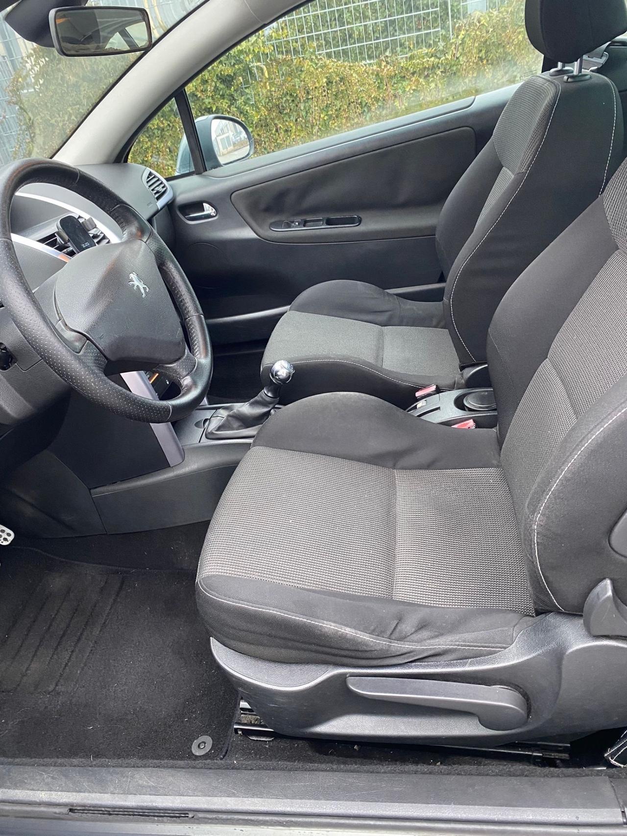 Peugeot 207 1.6 VTi 120CV CC Féline