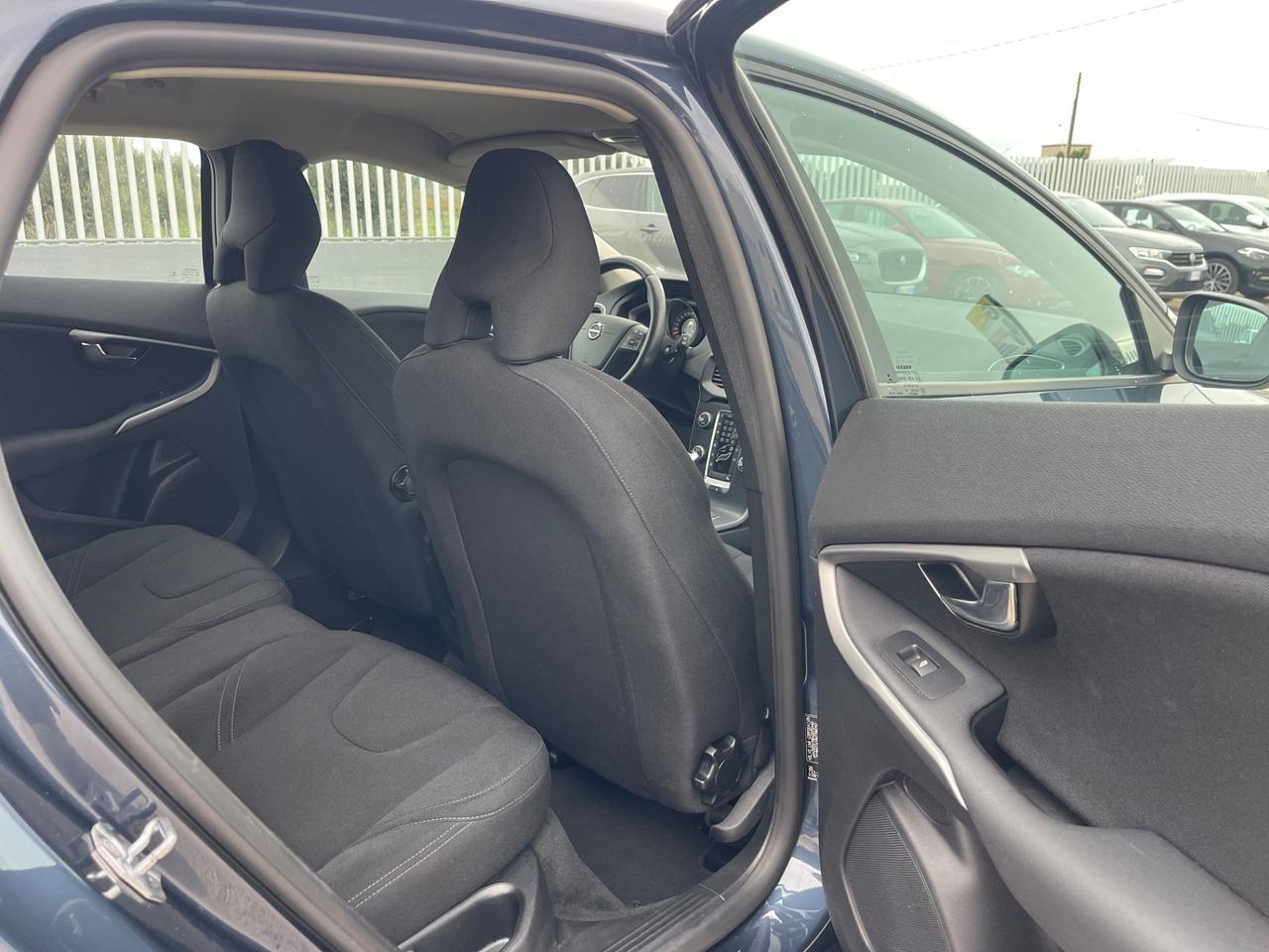 VOLVO V40 2.0D D2 120CV MANUALE FULL NAVI MY16