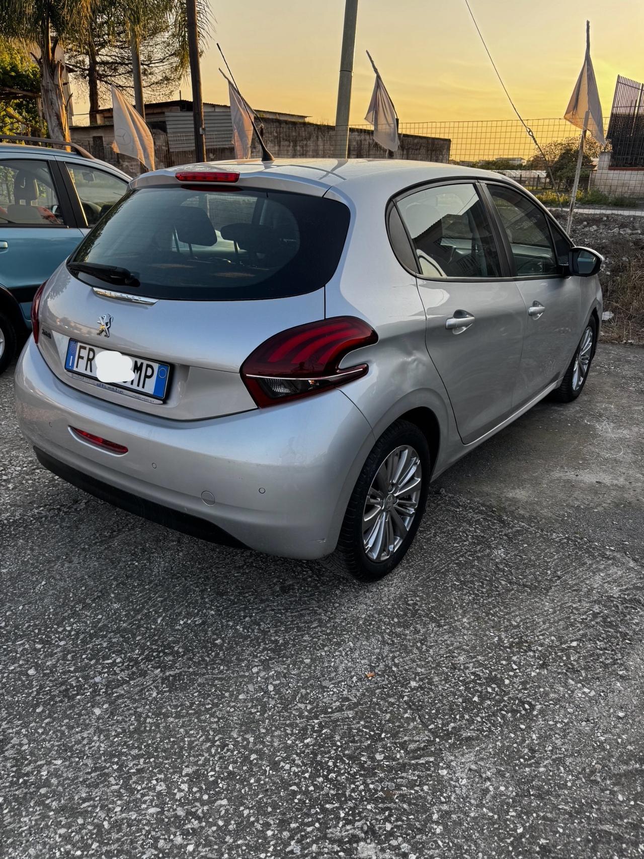 Peugeot 208 PureTech 82 5p. GPL Allure