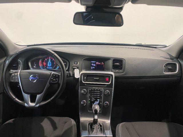 VOLVO V60 D4 Geartronic Momentum