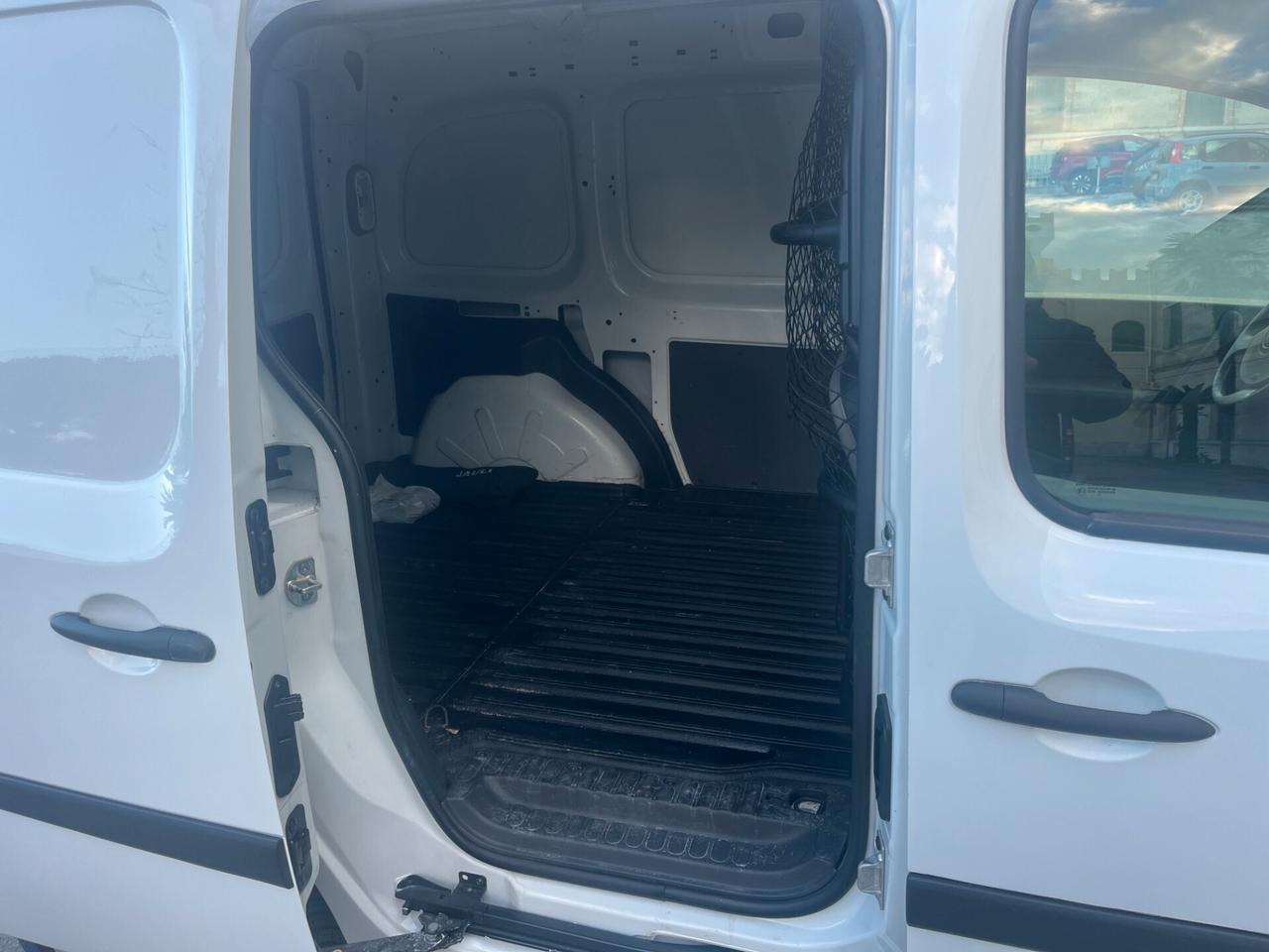 Renault Kangoo 1.5 dCI Cv 70 Km 80,000 Da Vetrina