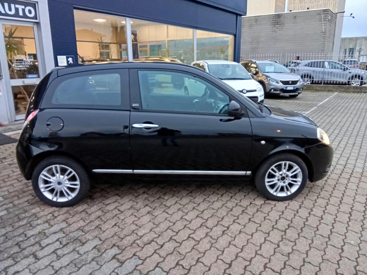 Lancia Ypsilon 1.2 69 CV Unyca