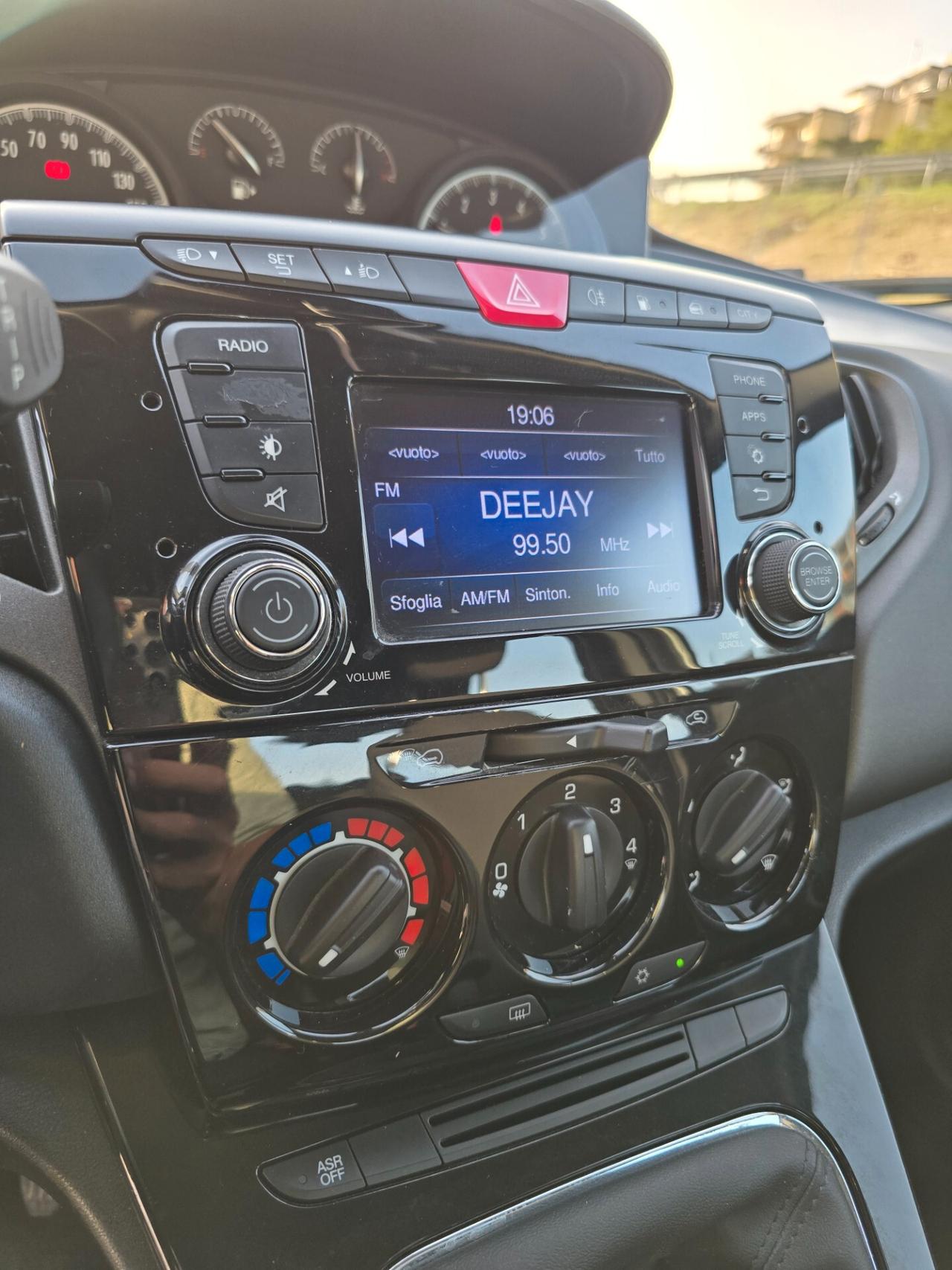 Lancia Ypsilon 0.9 TwinAir 85 CV 5 porte Metano Ecochic Platinum