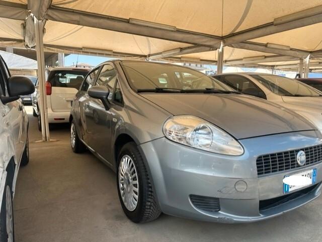 FIAT GRANDE PUNTO CON SOLI 84.700 KM!