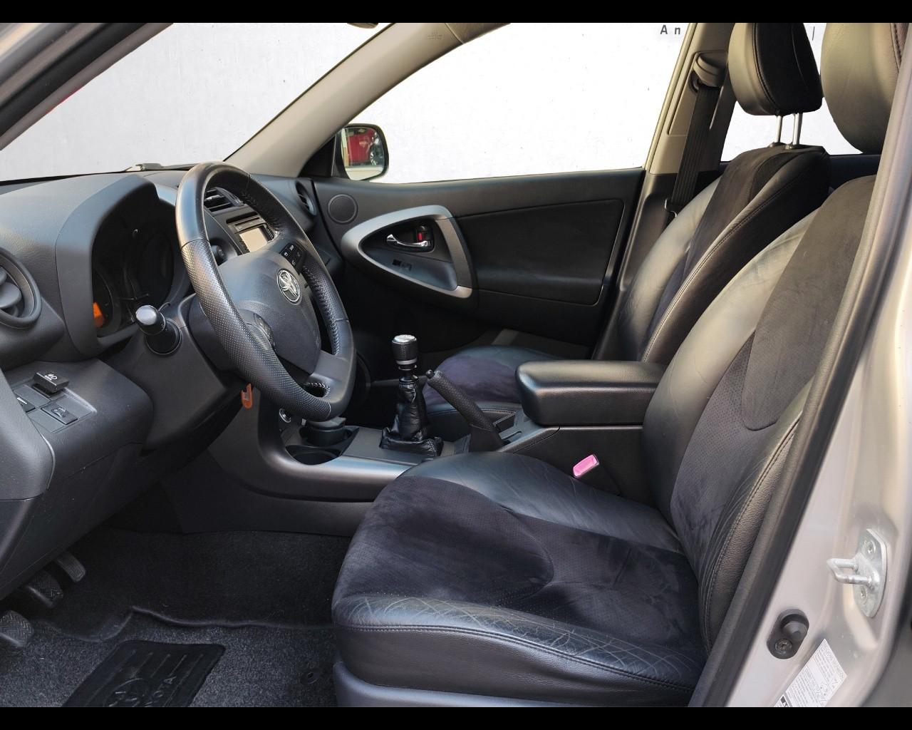 TOYOTA RAV4 3ª serie - RAV4 2.2 D-4D 150 CV DPF