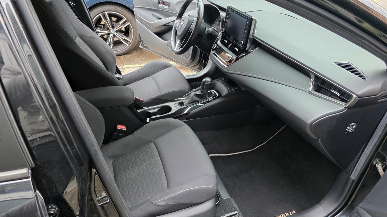 Toyota Corolla 1.8 Hybrid Business