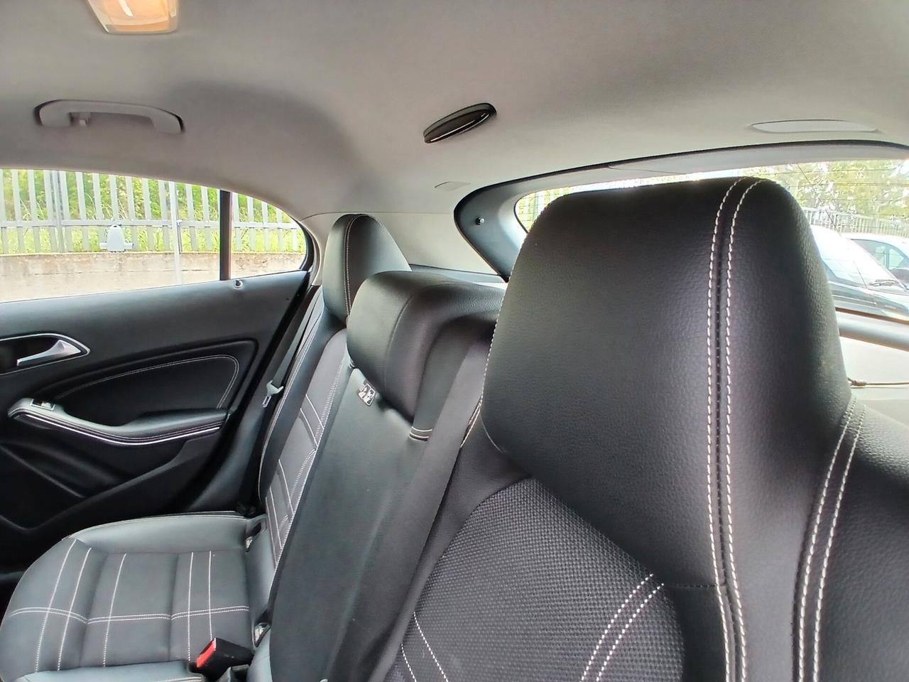 Mercedes-benz GLA 180 d Premium