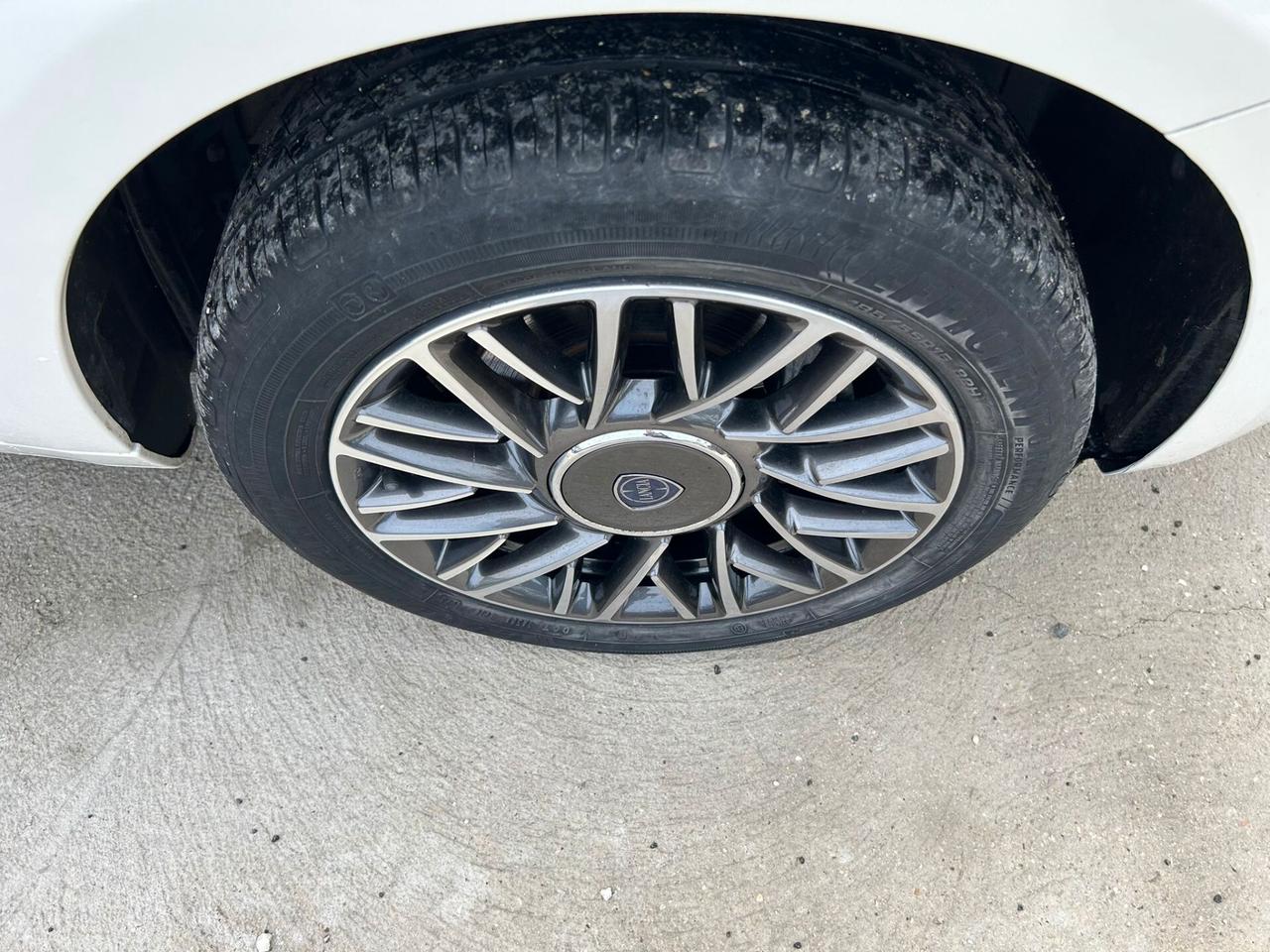 Lancia Ypsilon 1.0 FireFly 5 porte S&S Hybrid Gold