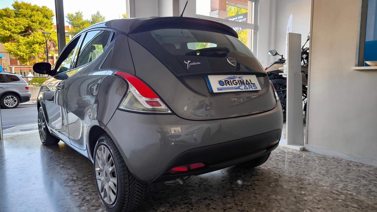 Lancia Ypsilon 1.2 69 CV 5 porte S&S Silver