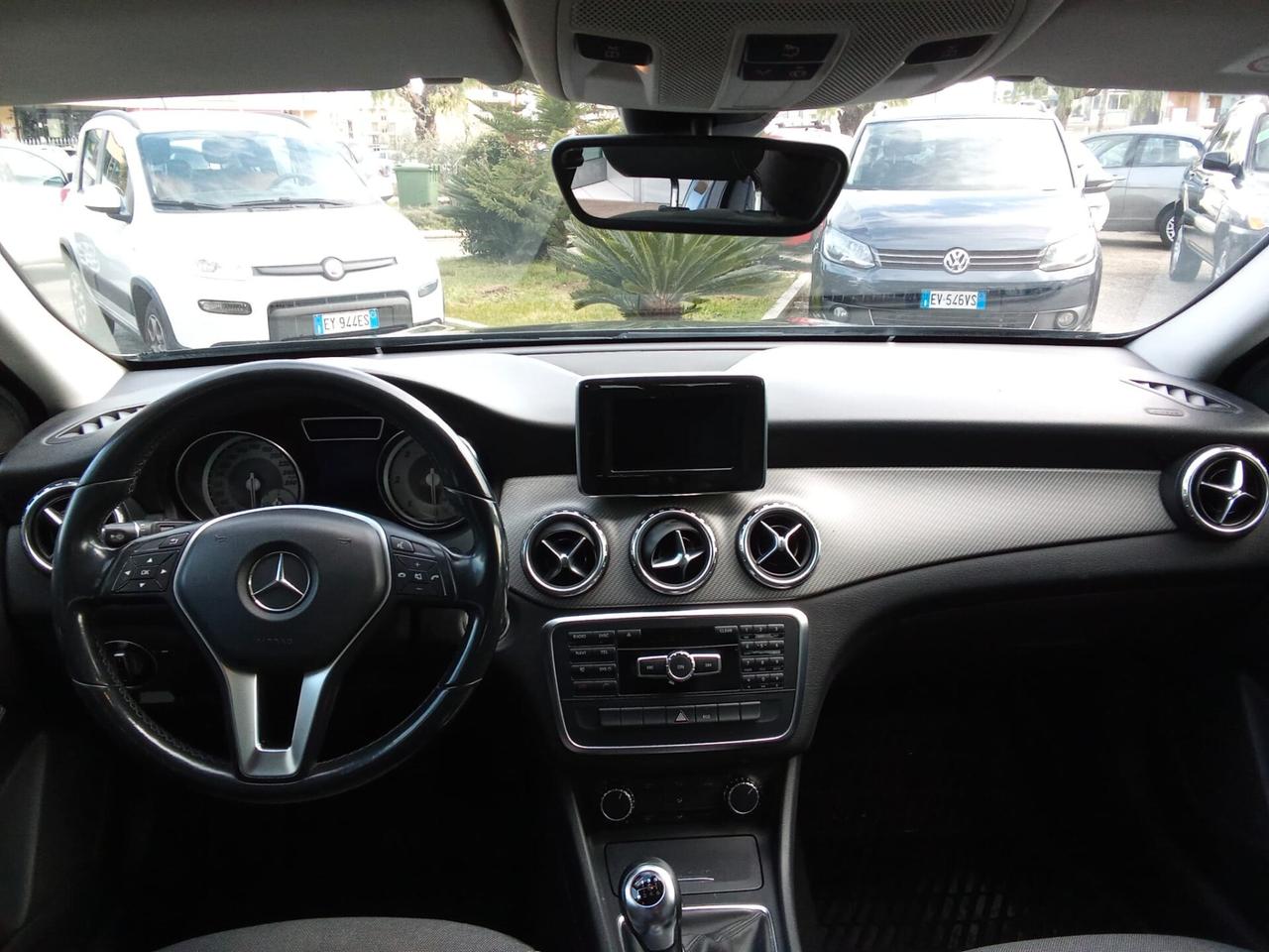 MERCEDES GLA 200D PREMIUM MAN MY14 5P