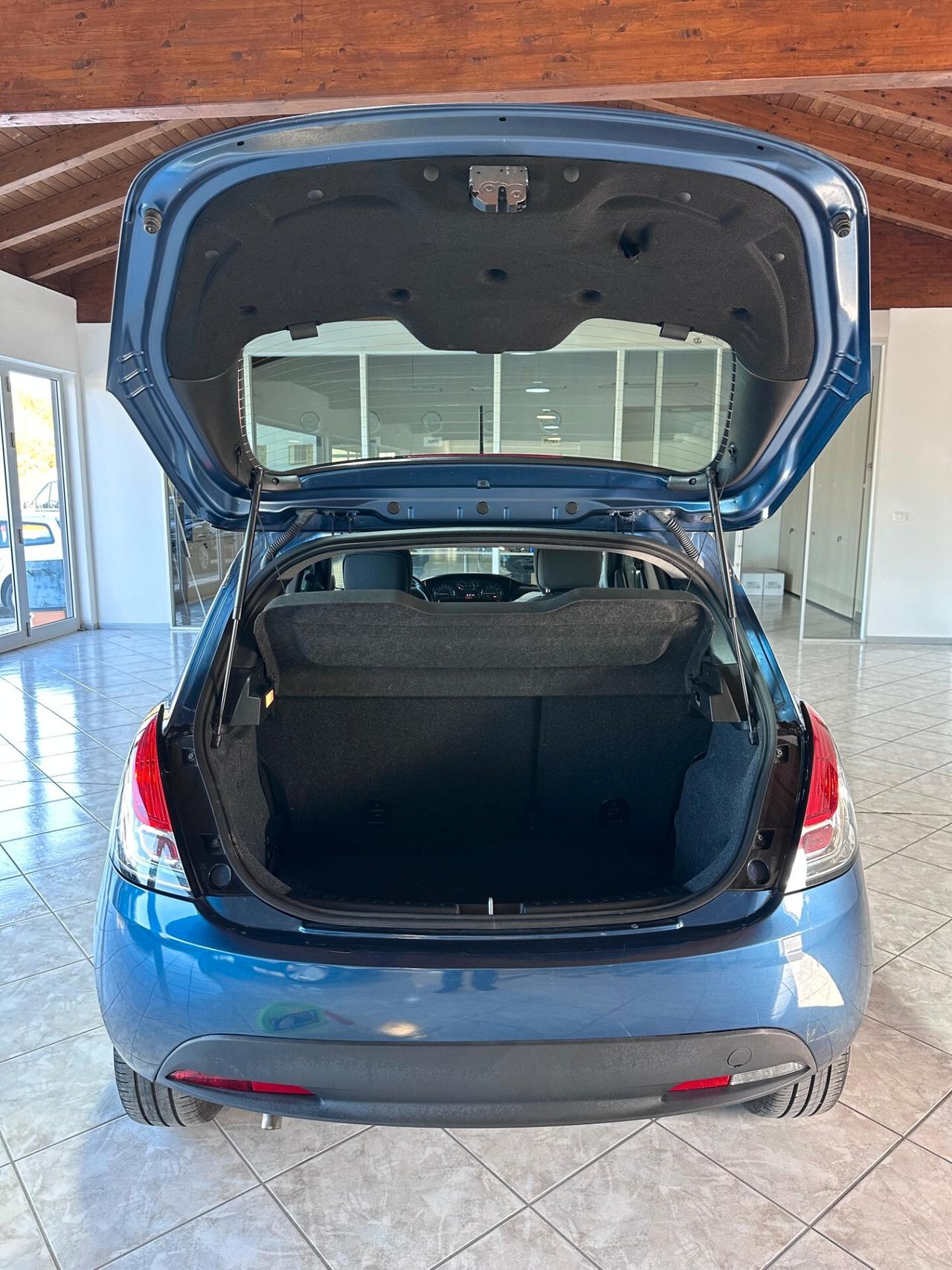 Lancia Ypsilon 1.0 FireFly 5 porte S&S Hybrid Gold
