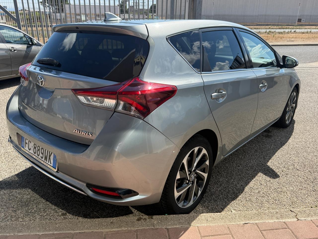 Toyota Auris 1.4 D-4D LOUNGE my16"