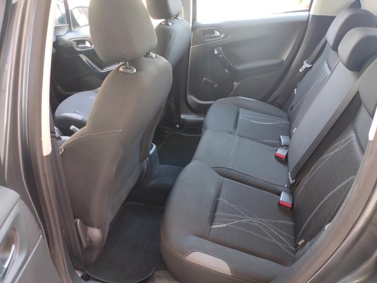 Peugeot 208 1.4 HDi 68 CV 5 porte Allure