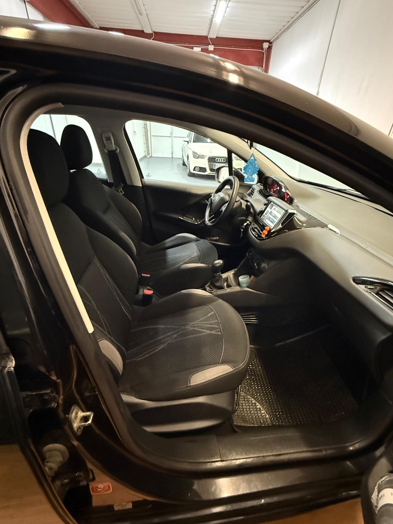 Peugeot 208 1.4 HDi 68 CV 5 porte Access