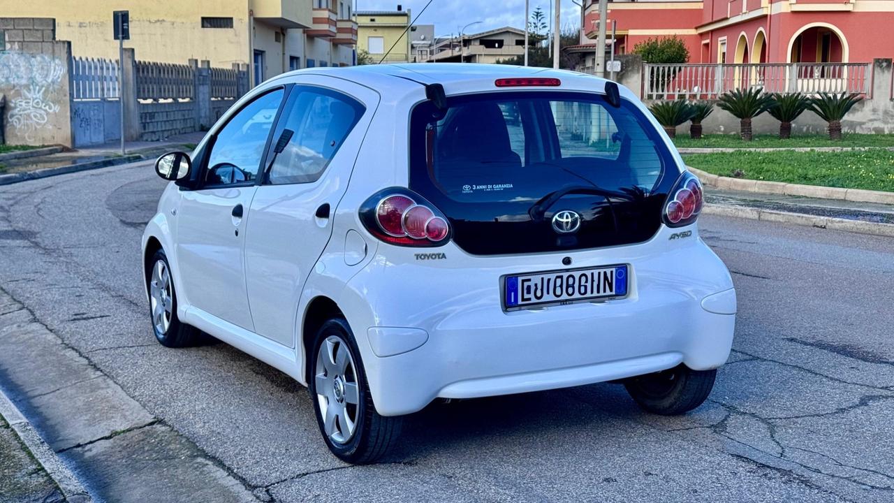 Toyota Aygo 1.0 12V VVT-i 5 porte Deep Ocean Connect