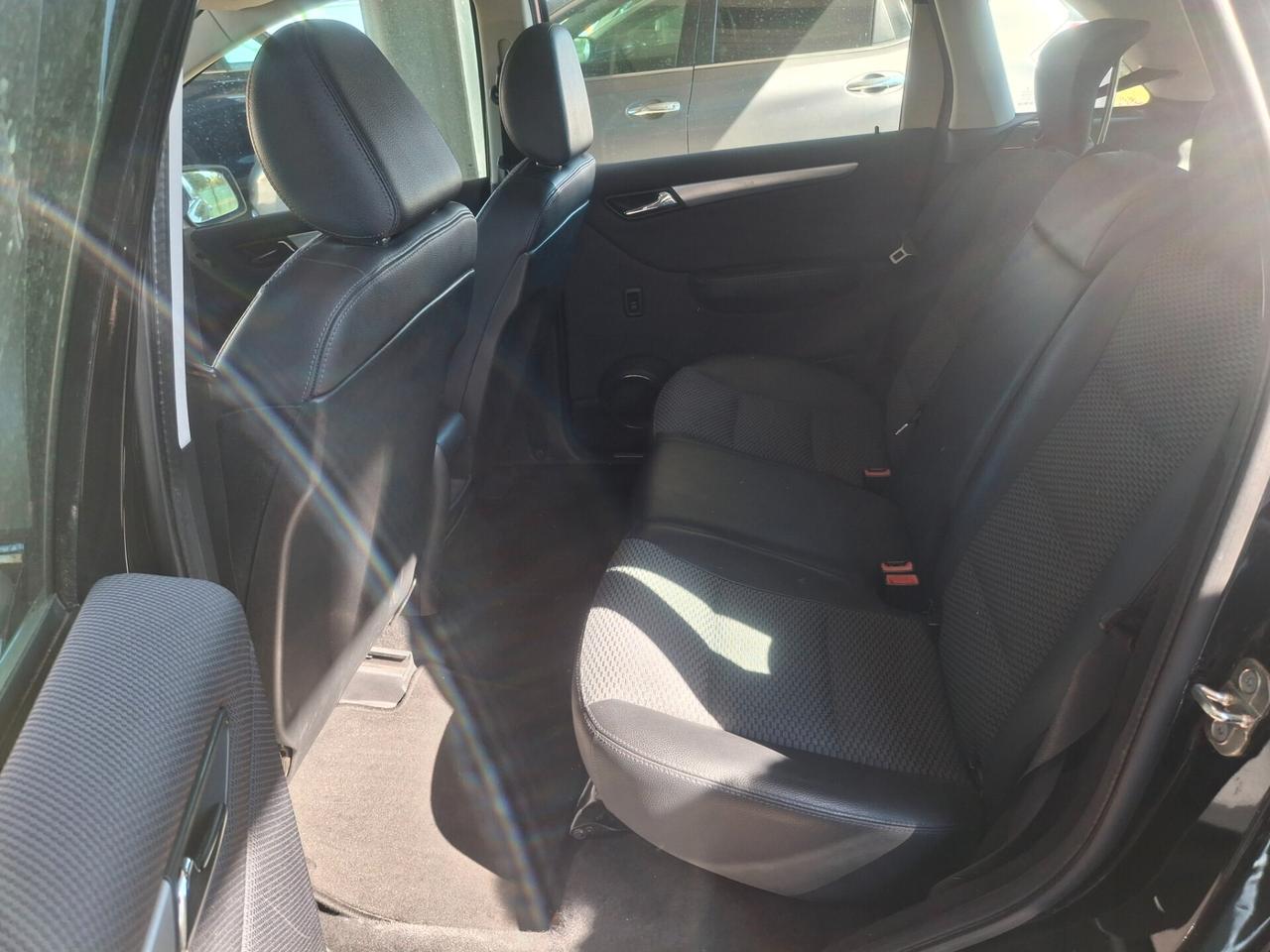 Mercedes-benz B 180 CDI Premium-NAVI-AUTOMATICA-