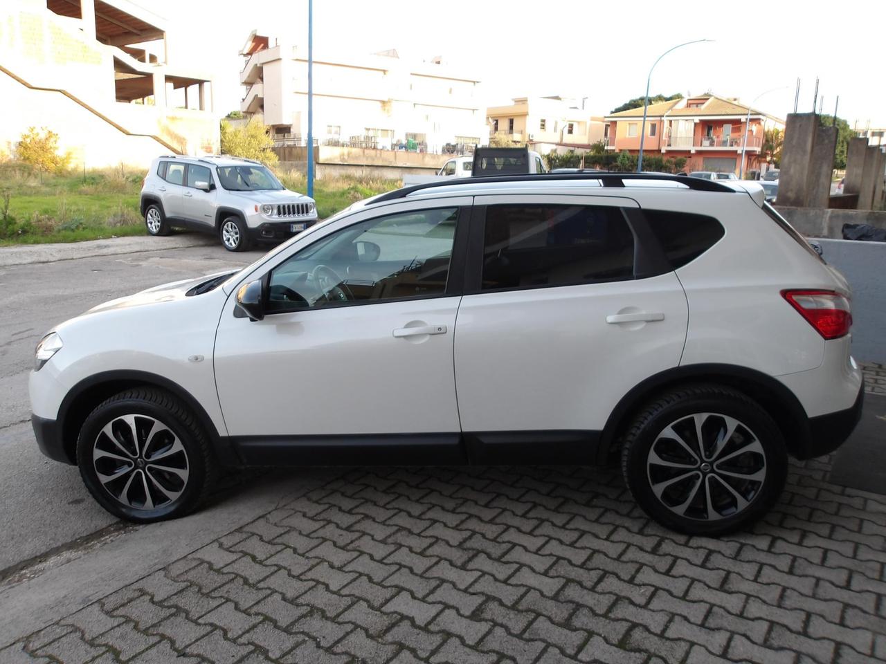 Nissan Qashqai 1.5 dci Tekna Dpf FL *TETTO PANORAMICO * GANCIO DI TRAINO *