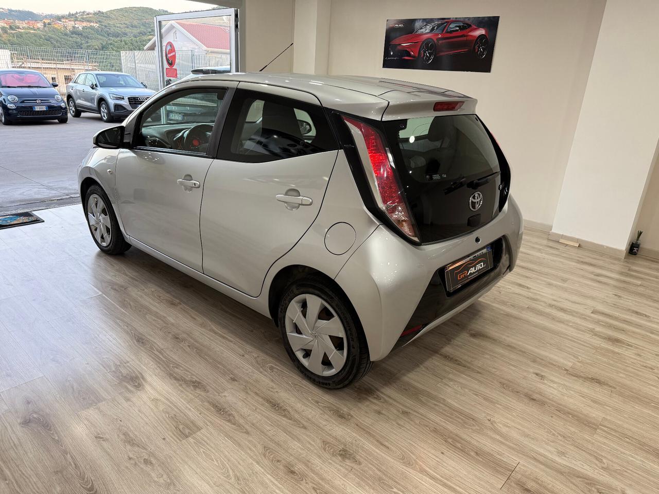 Toyota Aygo 1.0 VVT-i 69 CV 5 porte x-cite Neopatentati