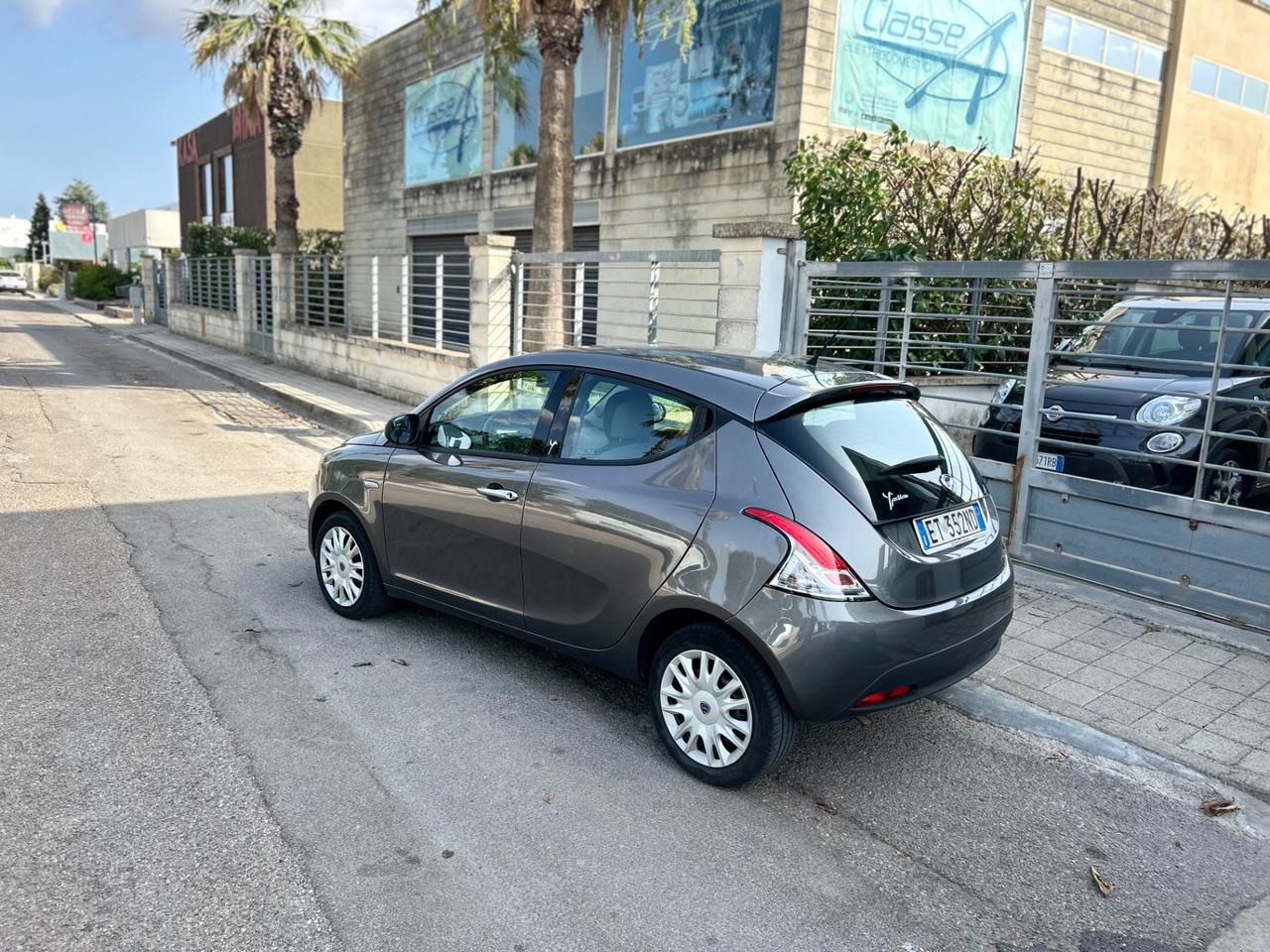 Lancia Ypsilon 1.2 69 CV 5 porte S&S Gold