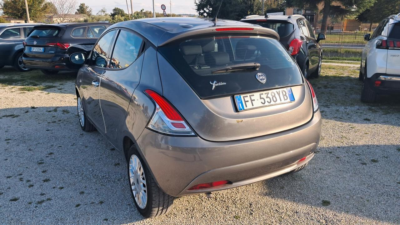 Lancia Ypsilon 1.2 69 CV 5 porte GPL Ecochic Silver