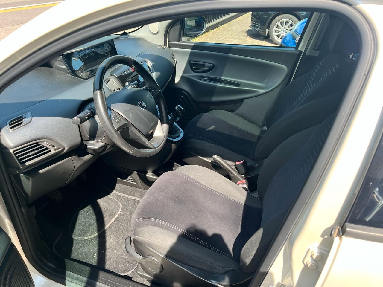 Lancia Ypsilon 1.2 69 CV 5 porte S&S Platinum