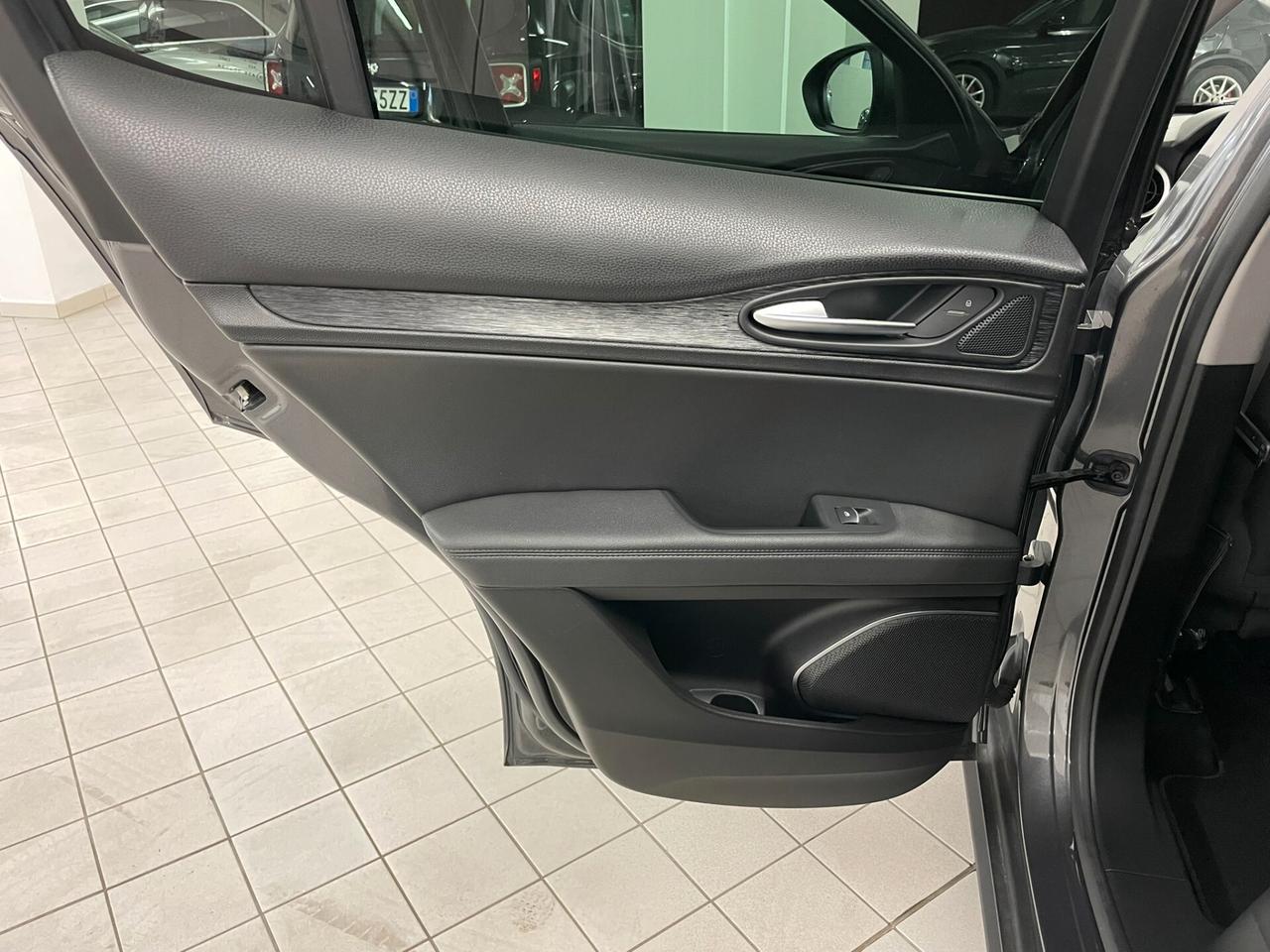 Alfa Romeo Stelvio 2.2 TD 160 CV BUSINESS AT8 NAVI 18" VETRI SCURI RETROCAMERA