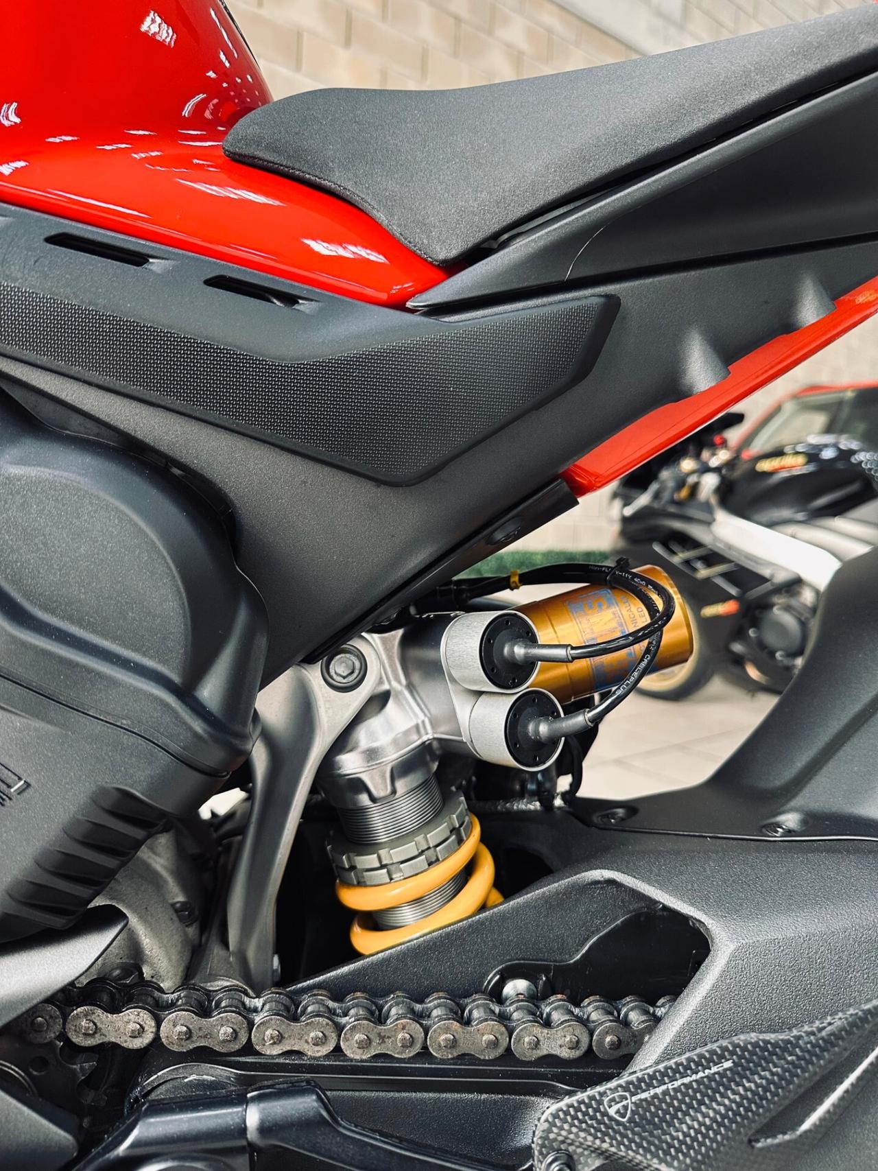 Ducati Panigale V4S - FULL AKRAPOVIC